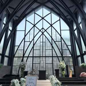 とても開放感があり、扉を開けた瞬間に自然光が差し込み、神秘的な雰囲気でした。