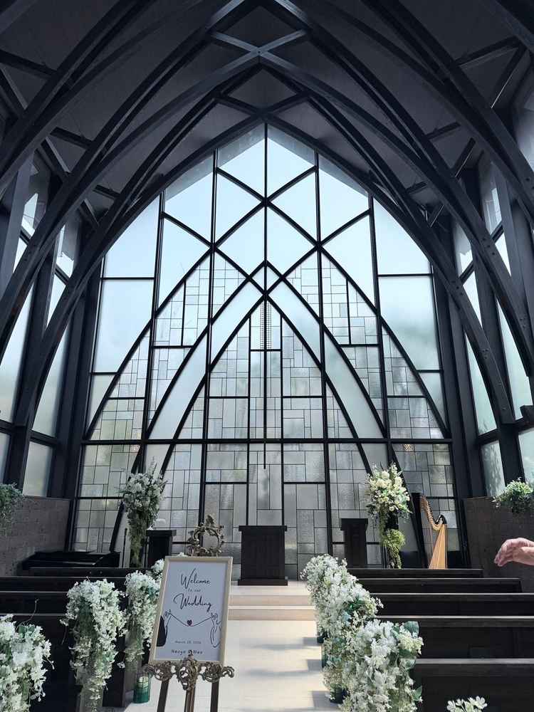 とても開放感があり、扉を開けた瞬間に自然光が差し込み、神秘的な雰囲気でした。