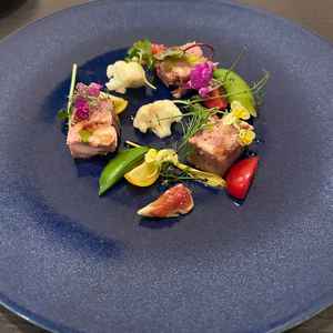 お肉の中にピーナッツが入っていて美味しかった