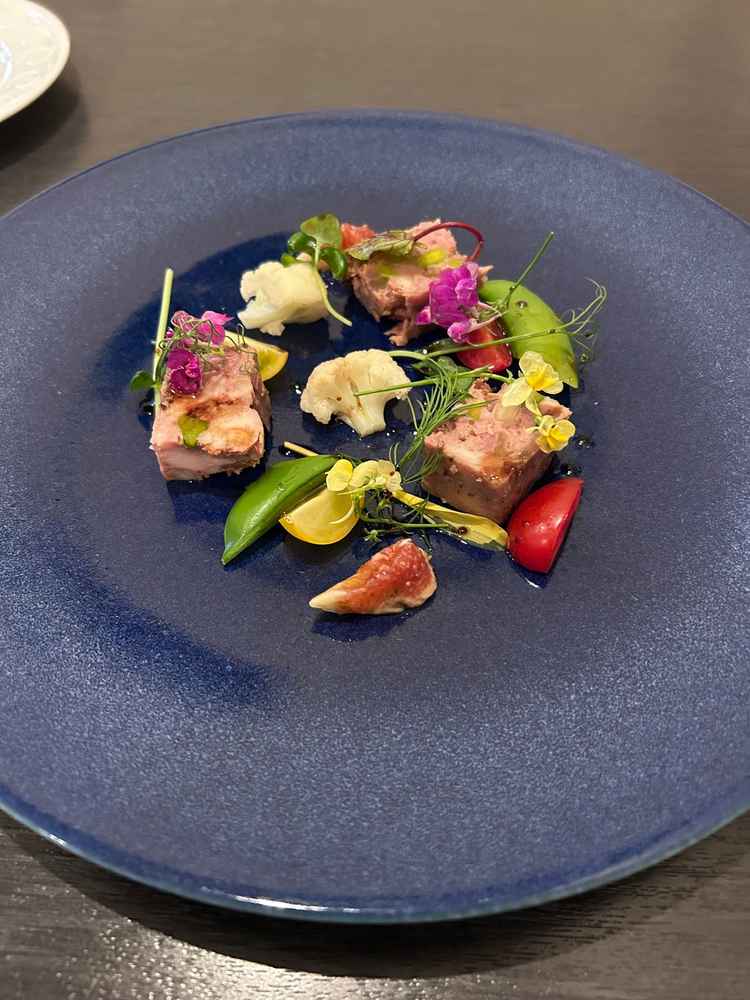 お肉の中にピーナッツが入っていて美味しかった