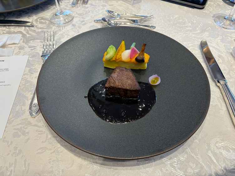 試食会のメイン料理のお肉です。