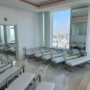 チャペルは白基調で素敵です