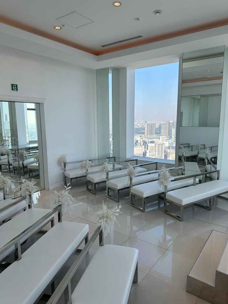 チャペルは白基調で素敵です