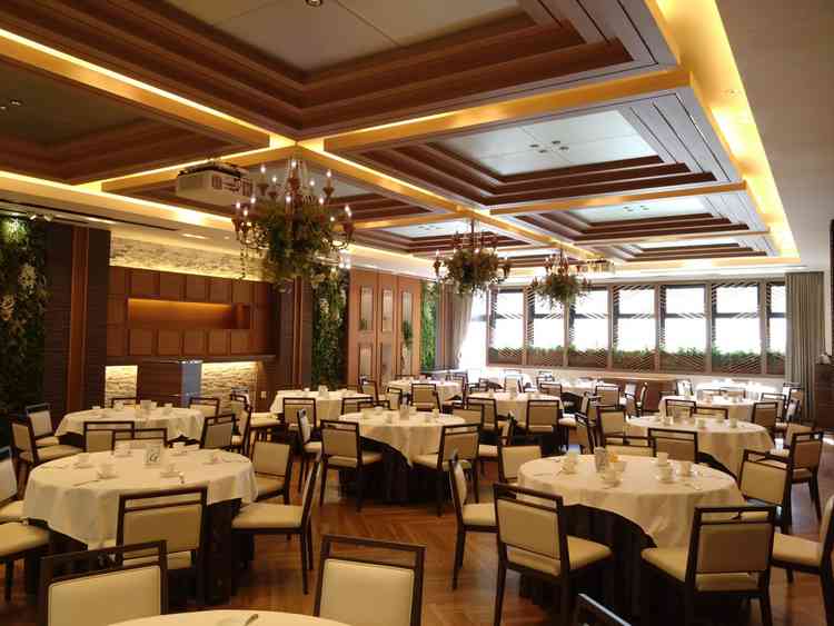 ワンフロア貸切の披露宴会場