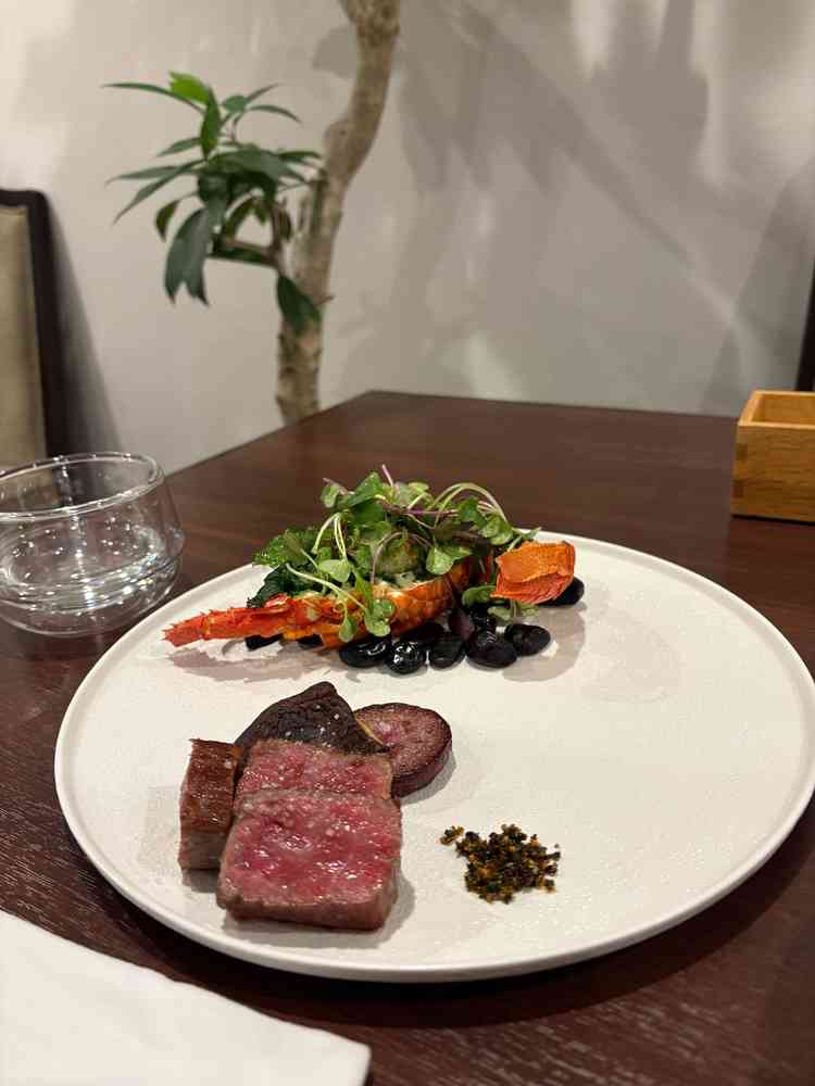伊勢海老とお肉がすごく美味しくて期待以上のものですごく満足しました。
