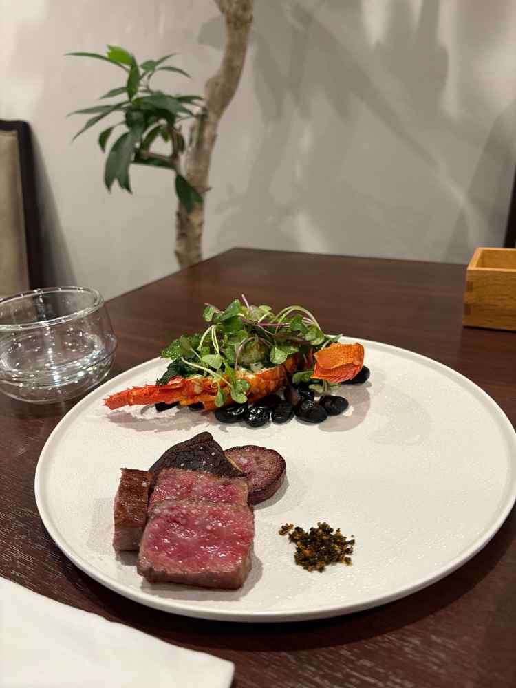 伊勢海老とお肉がすごく美味しくて期待以上のものですごく満足しました。