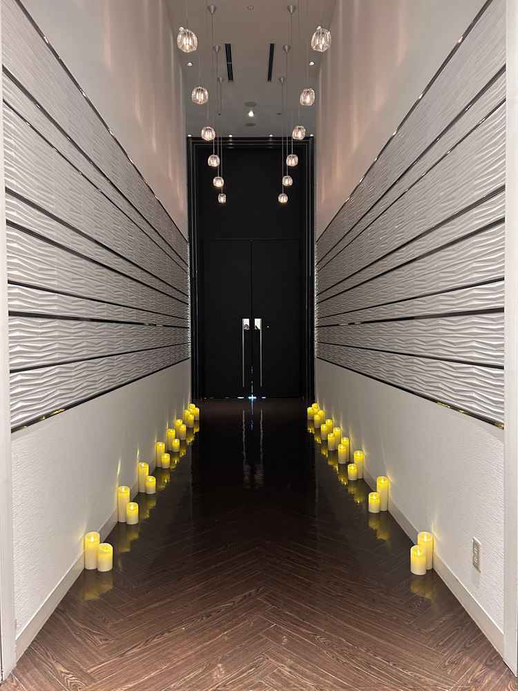 チャペルまでの道もキャンドルが灯され幻想的な雰囲気でした。