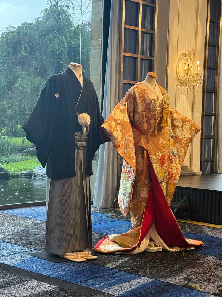 和装の展示があり、日本庭園とも相性が良く、和婚のイメージが膨らみました。