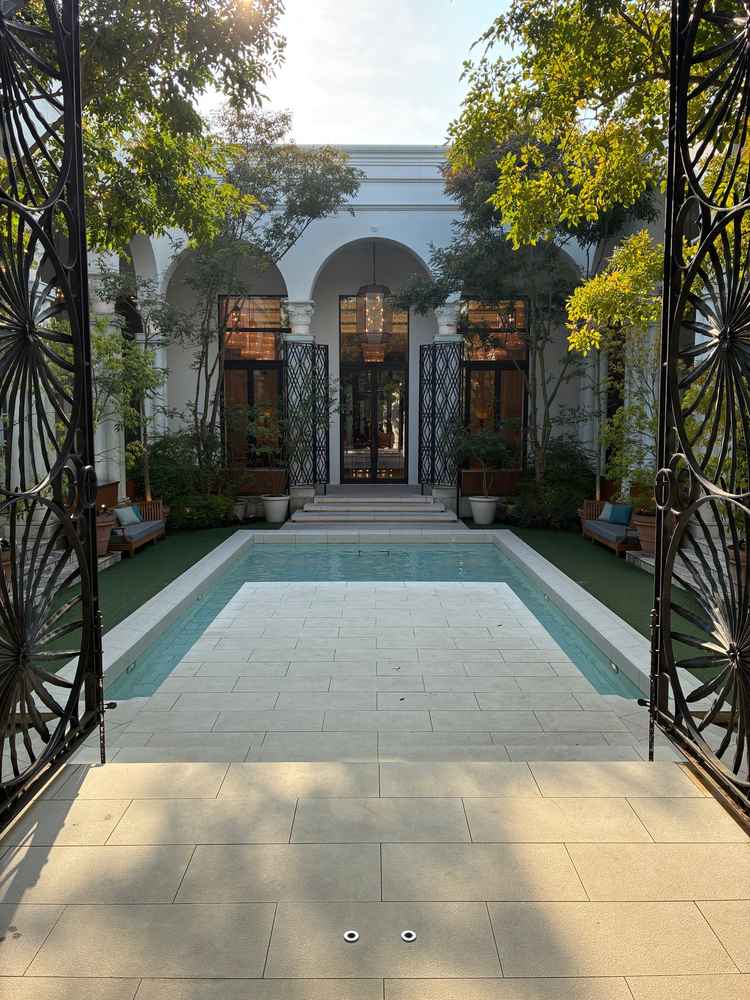 入ってすぐ、プライベート空間でかつ絵のような空間が広がっている点が素敵でした