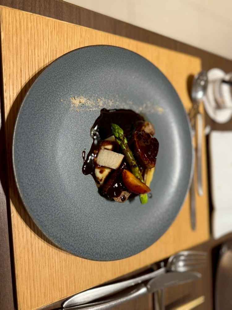 このメインはとても美味しく、料理はこのメインが出てくるグレードにしたいと思った。