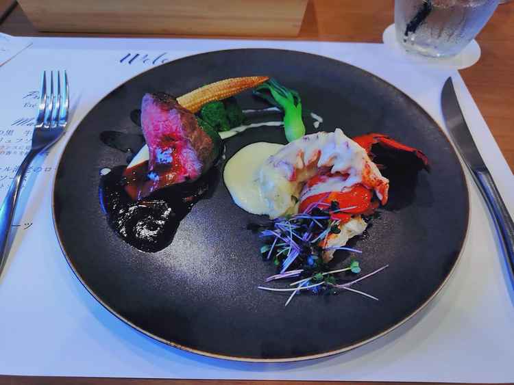 お肉もロブスターもどちらも美味しい...!!