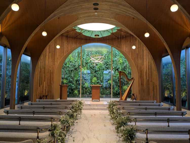 チャペルがとてもおしゃれです。ナチュラルな雰囲気でリラックスできます。自然光が入り、写真映えします。