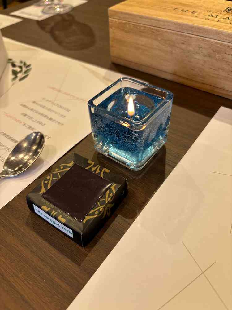 実際に披露宴会場などに設置も可能な、メッセージが浮かび上がるキャンドルの演出。