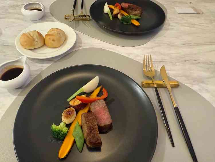 試食のお料理の写真です。お肉がとても柔らかく美味しかったです。