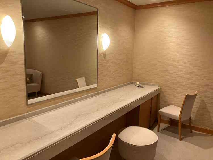 花嫁挙式前待機室