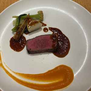 メインのお肉と旬の野菜。埼玉の野菜を使っているとのことでした。