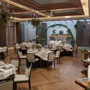 選べる披露宴会場の内の1つ。ナチュラルな雰囲気です。フォトスポットもあり、明るい感じでした。