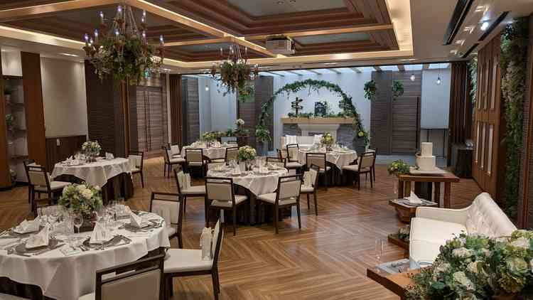 選べる披露宴会場の内の1つ。ナチュラルな雰囲気です。フォトスポットもあり、明るい感じでした。