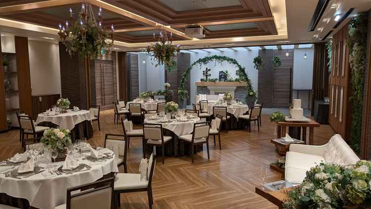 選べる披露宴会場の内の1つ。ナチュラルな雰囲気です。フォトスポットもあり、明るい感じでした。