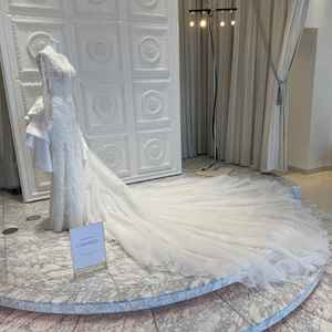 衣装室に展示されていたドレスです。この他にも本当に沢山の衣装がありました。