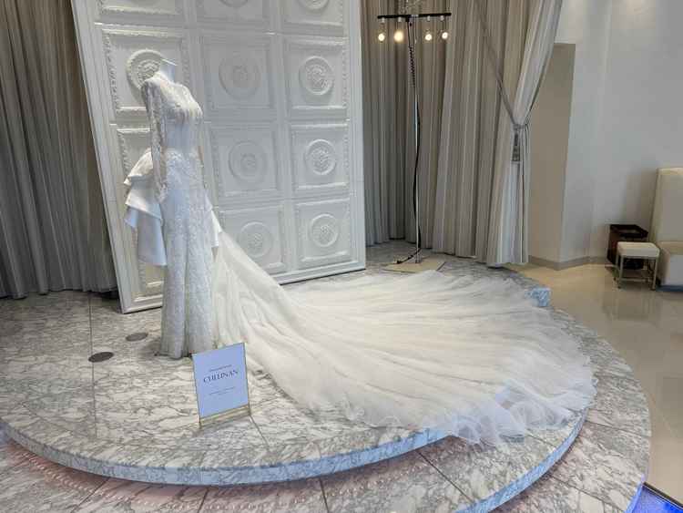 衣装室に展示されていたドレスです。この他にも本当に沢山の衣装がありました。