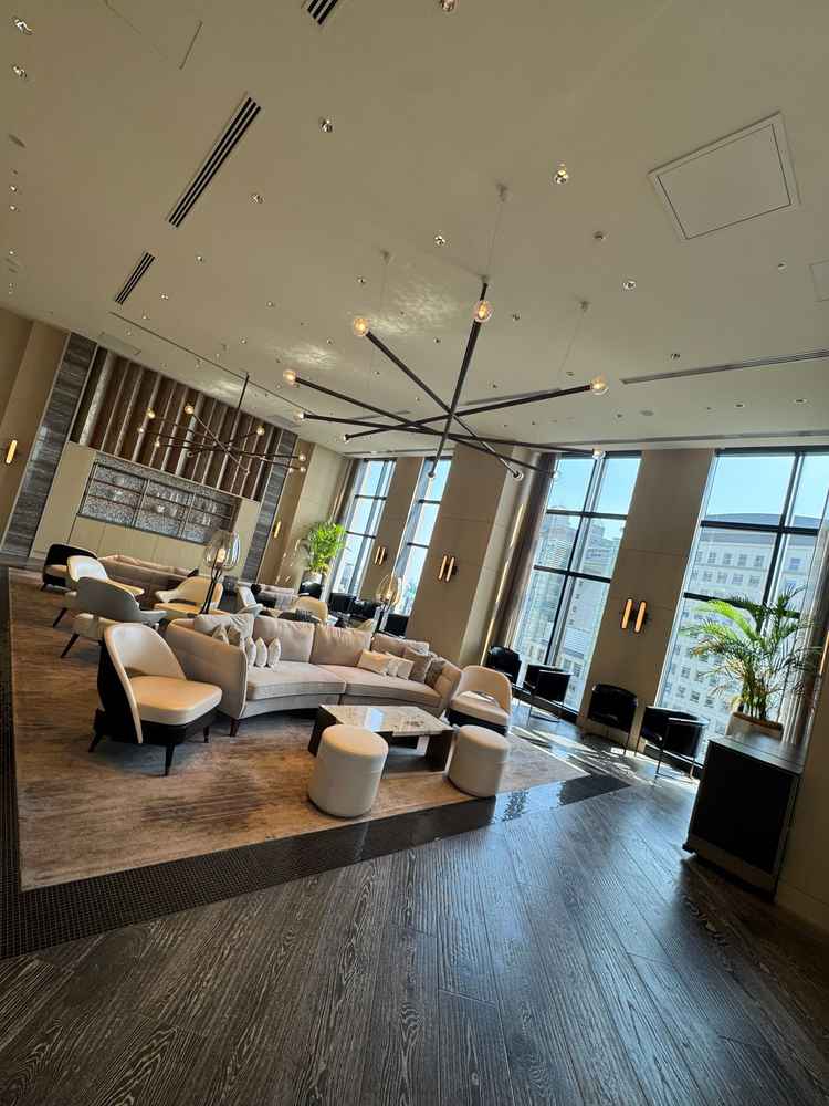 披露宴会場③のロビー。どの会場も披露宴前にゲストがくつろげるスペースがあるのが魅力的でした