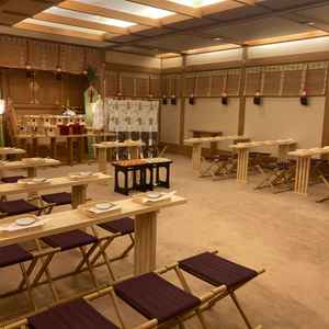 神社の内部。参列する人もかなりの人数が入れるようでした。