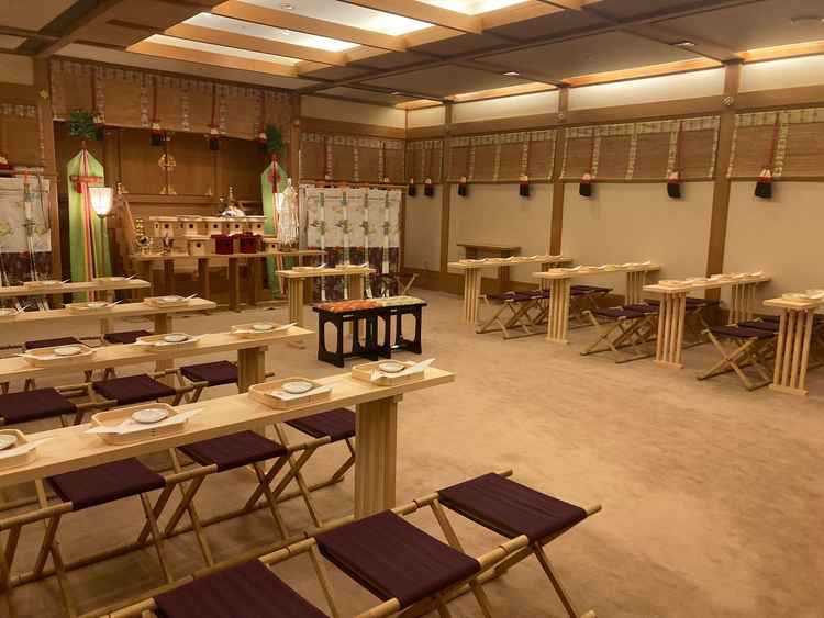 神社の内部。参列する人もかなりの人数が入れるようでした。