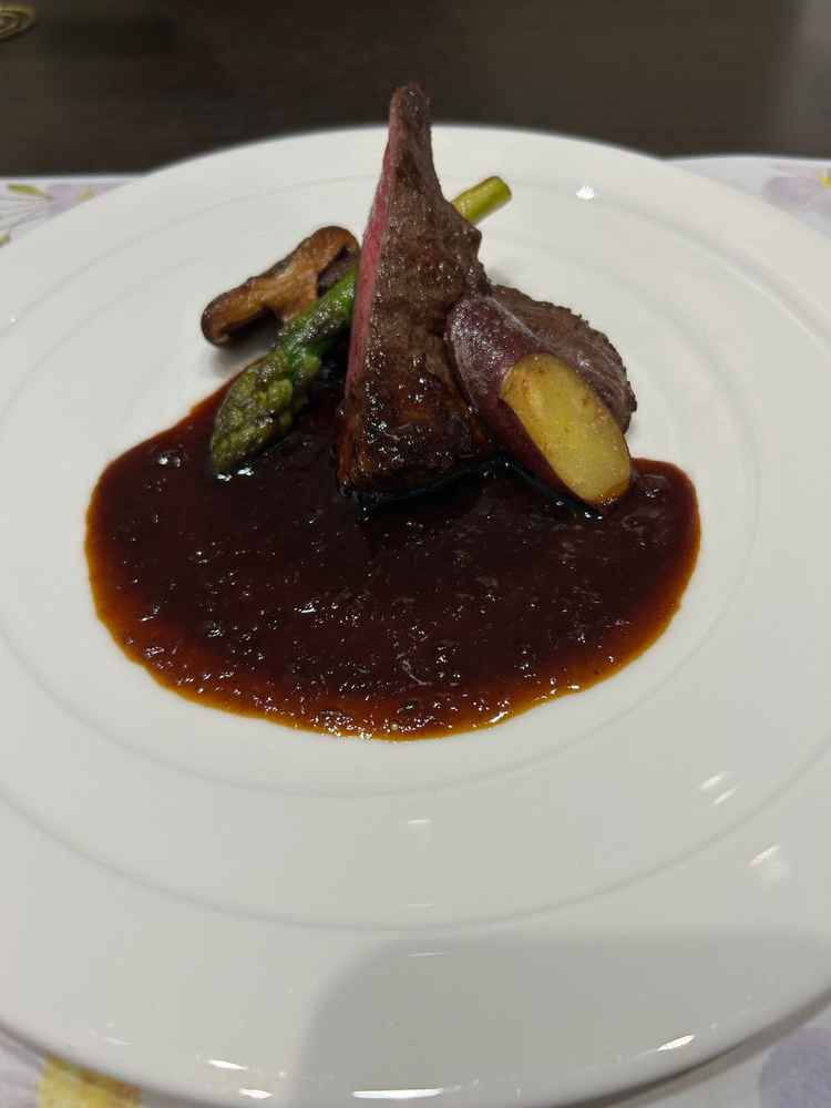料理はシェフと細部まで打ち合わせでき、式場と直結してる調理場もいいなと思いました