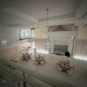 披露宴会場ラフィネの2階からの景色。白基調でよかった。