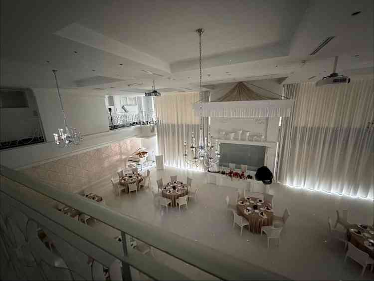 披露宴会場ラフィネの2階からの景色。白基調でよかった。