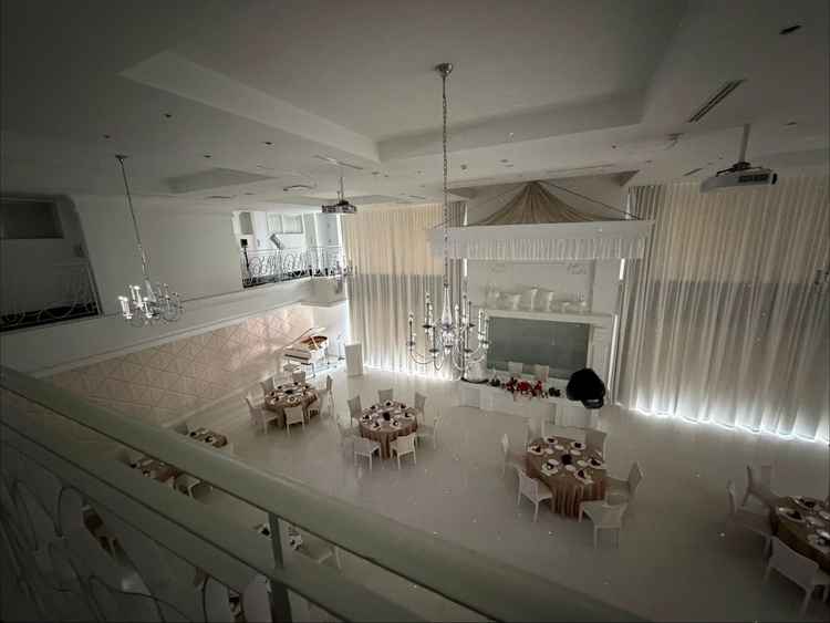 披露宴会場ラフィネの2階からの景色。白基調でよかった。