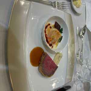 伝統の和牛ロースメニューは、ソースなど全てがマッチしていてとても美味しかった。