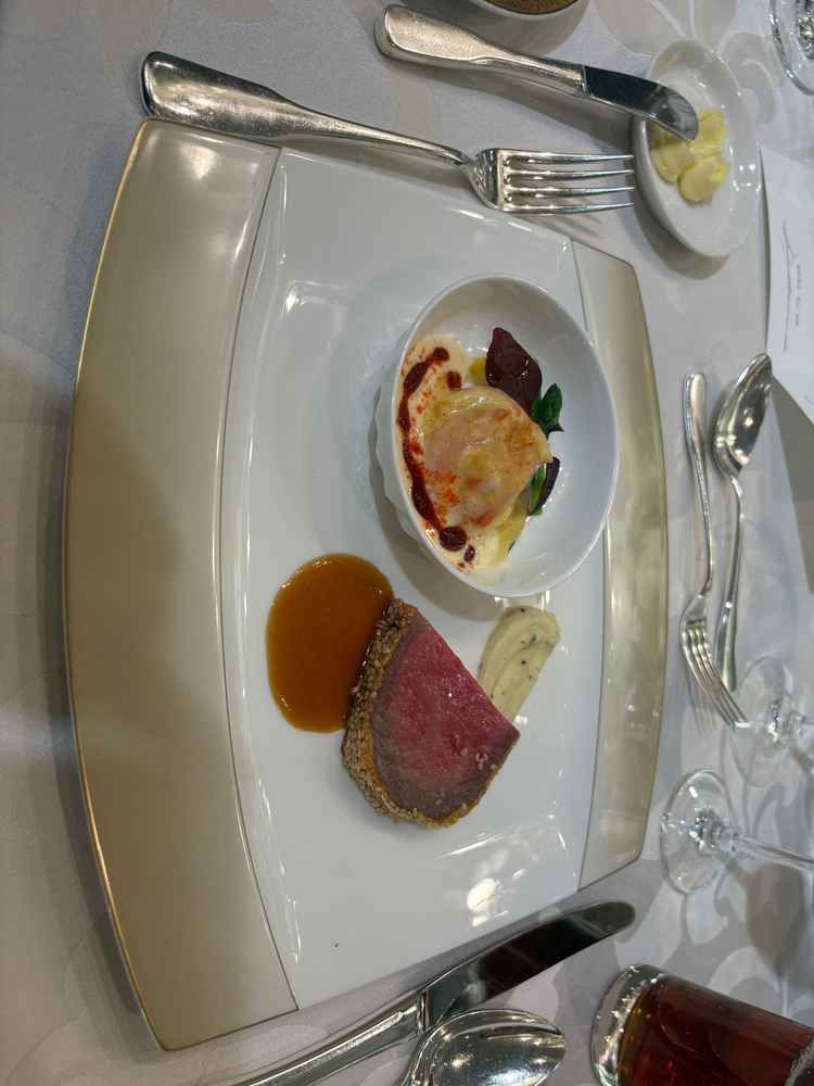 伝統の和牛ロースメニューは、ソースなど全てがマッチしていてとても美味しかった。