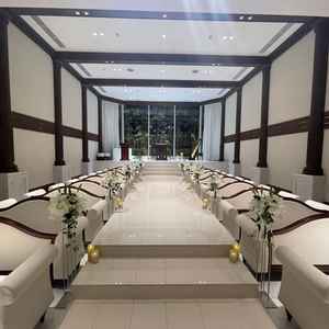 他にはないチャペルでした。チャペルが高い位置に作られているので、写真も撮りやすくドレス映えします。