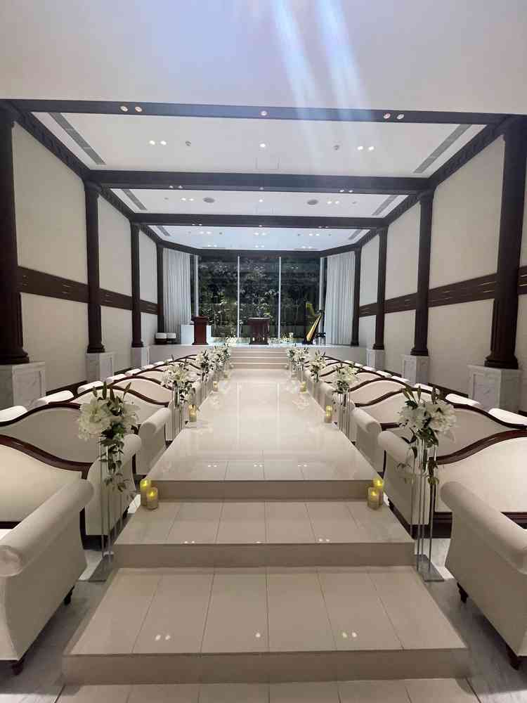 他にはないチャペルでした。チャペルが高い位置に作られているので、写真も撮りやすくドレス映えします。