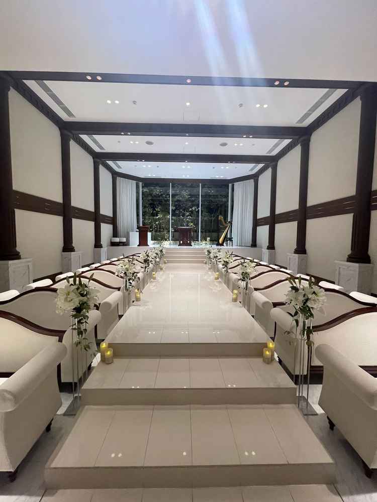 他にはないチャペルでした。チャペルが高い位置に作られているので、写真も撮りやすくドレス映えします。