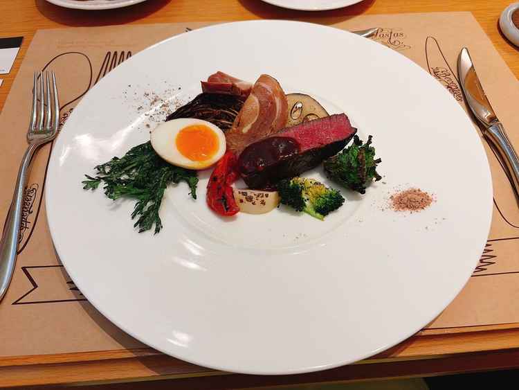 コース料理のメインの写真です。