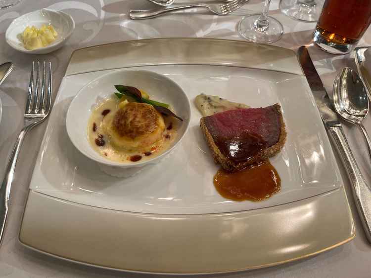 ゴマを添えた牛肉