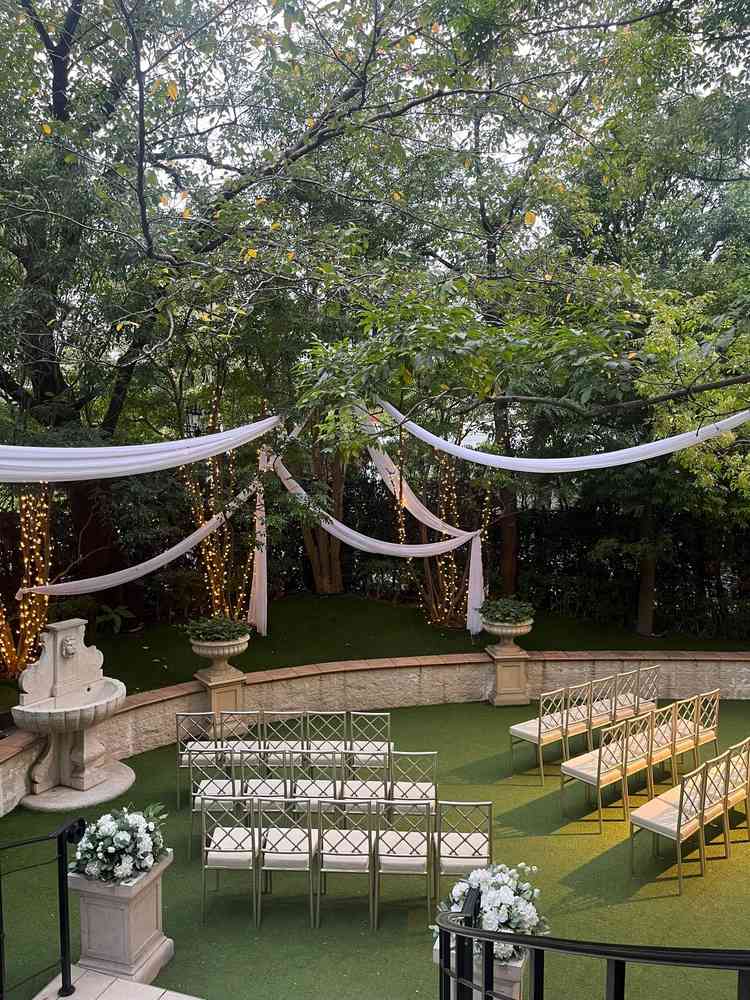 ガーデンの雰囲気もつくってくださった。