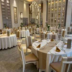 宴会場2 こちらも一部ガラス張りになっており、清潔感がありとてもいい雰囲気でした。