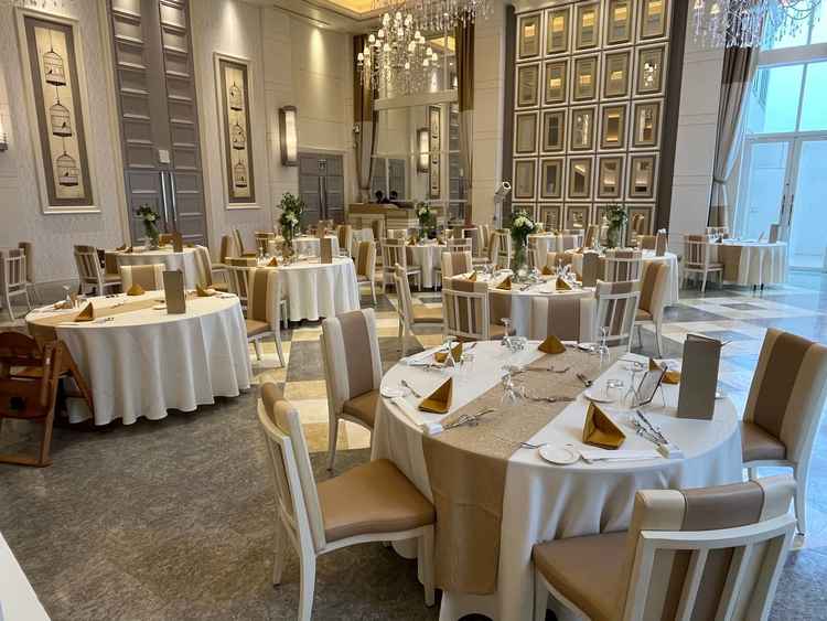 宴会場2 こちらも一部ガラス張りになっており、清潔感がありとてもいい雰囲気でした。