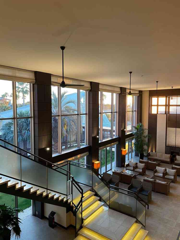 エントランスもリゾート感漂っています。