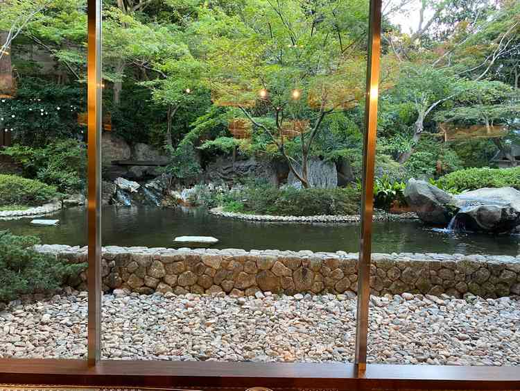 なんといってもお庭が本当に素敵、天気を選ばない