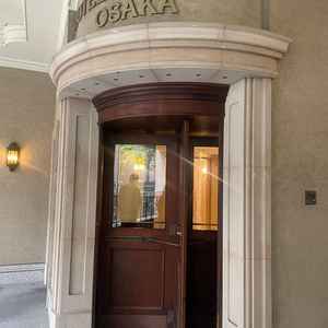 正面入口がお洒落でした。