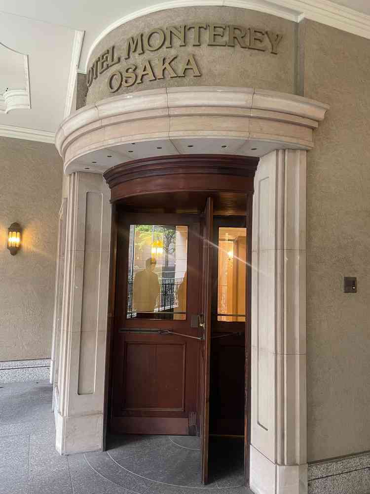 正面入口がお洒落でした。