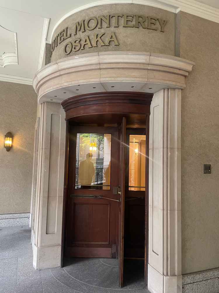 正面入口がお洒落でした。