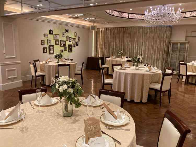 チャペルすぐ上の階の食事会場で動線が完璧でした。