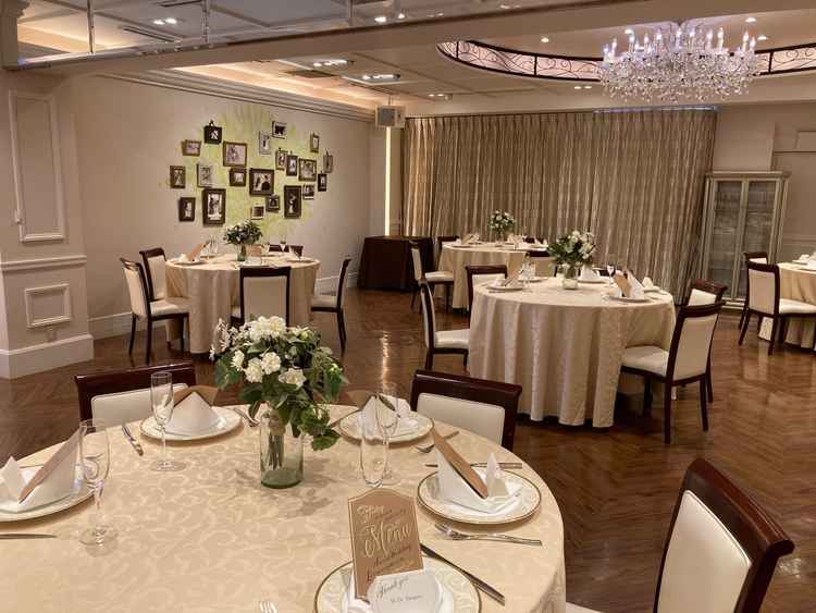 チャペルすぐ上の階の食事会場で動線が完璧でした。