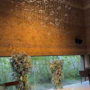 上の雫みたいな飾りがすごく綺麗でいい！